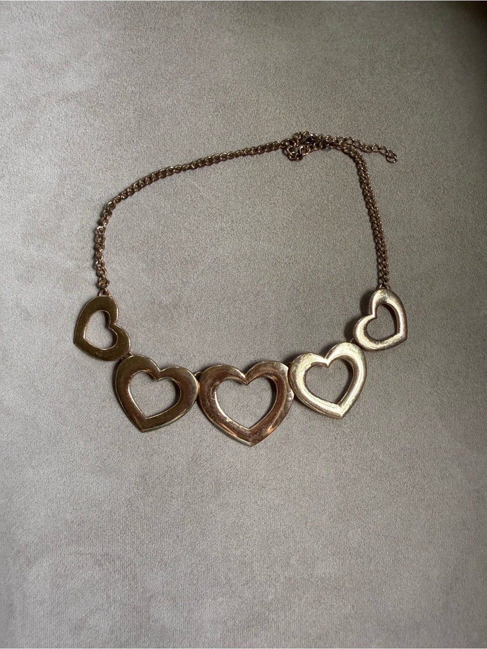 Vintage Y2K Gold Heart Link Necklace - Gold Tone